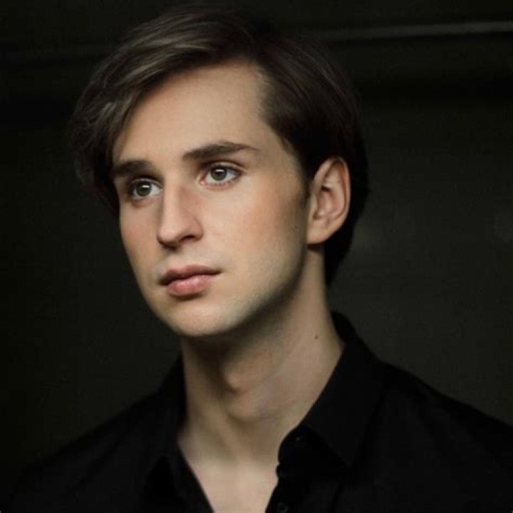 
Grayson Maxwell Gurnsey Height, Weight, Net Worth, Age, Birthday, Wikipedia, Who, Nationality, Biography 